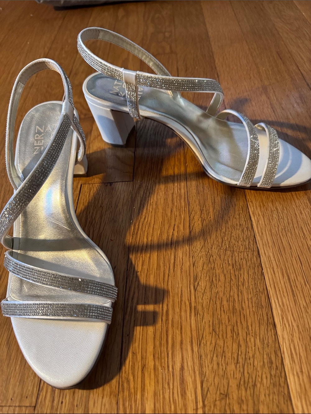 🐷 Naturalizer Vanessa 2 White With Silver Crystals Block Heel Sandals